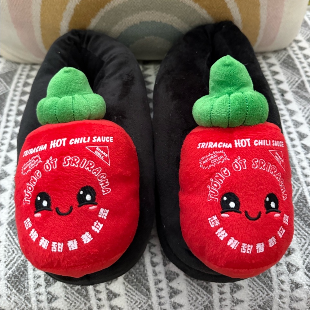 MAD Engine Sriracha Hot Chili Sauce Kids Slippers - Red and Black Size L/XL